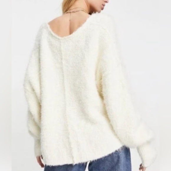 Free People V- Neck Fuzzy Sweater Ivory
Size Medium - Picture 3 of 11